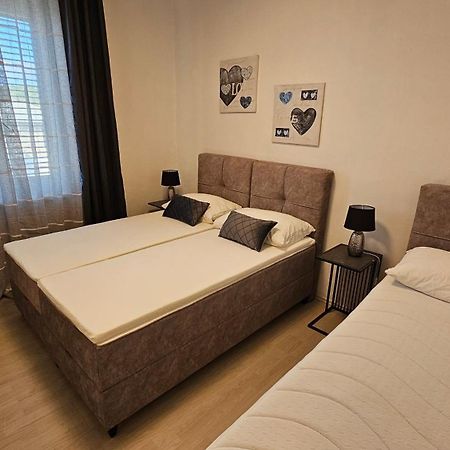 Apartment Milevoj Koromačno Extérieur photo
